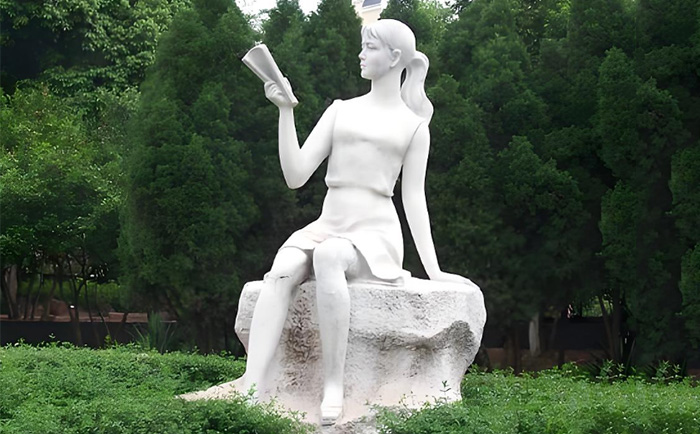 千年匠心，傳世之美——優(yōu)藝雕塑定制人物石雕藝術(shù)