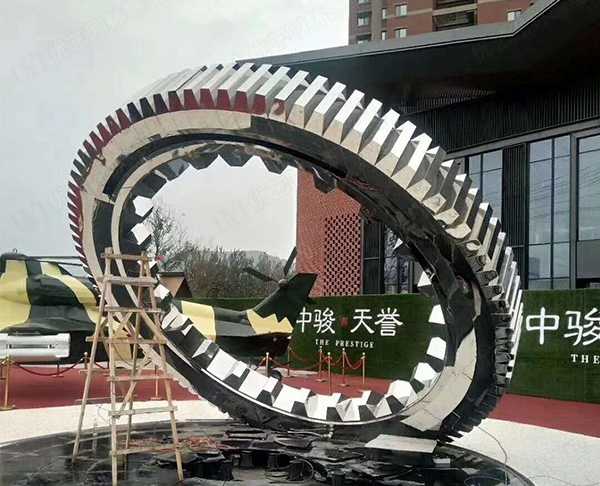為什么越來越多的地方選擇定做景觀不銹鋼雕塑？