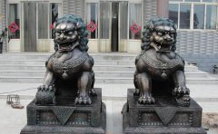 銅獅子雕塑應(yīng)該怎樣擺放？